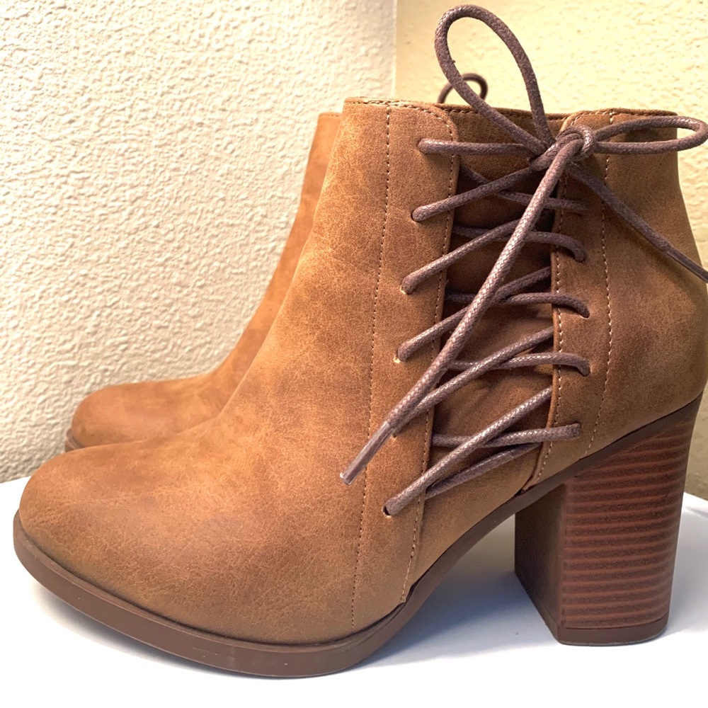 Toetos Tan Tie Chunky Heel Ankle Booties.